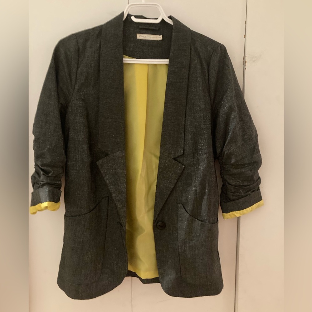 Only Black shimmer blazer